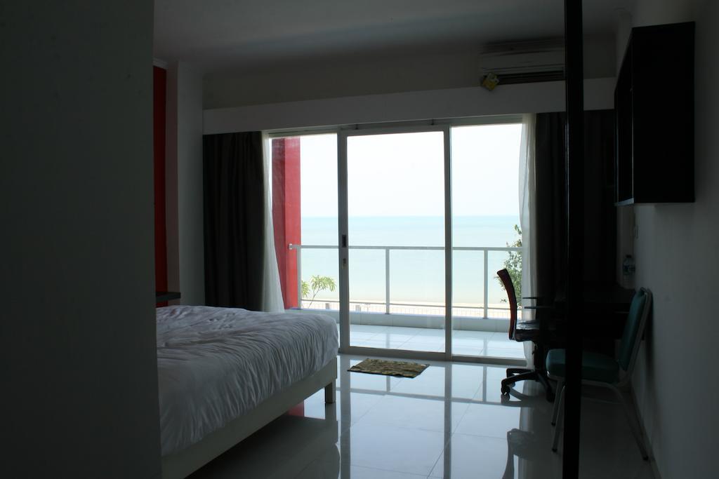 Jepara Beach Hotel Exterior foto